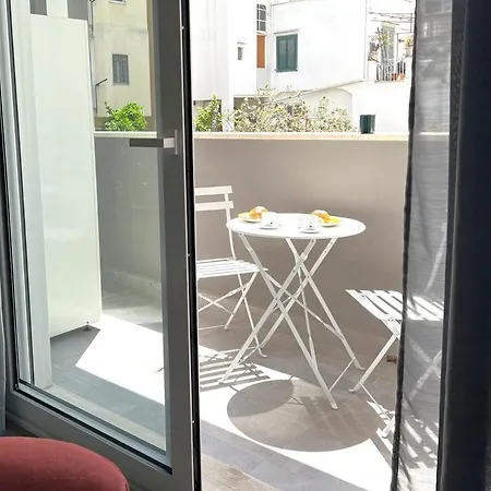 Heliconia Apartment *