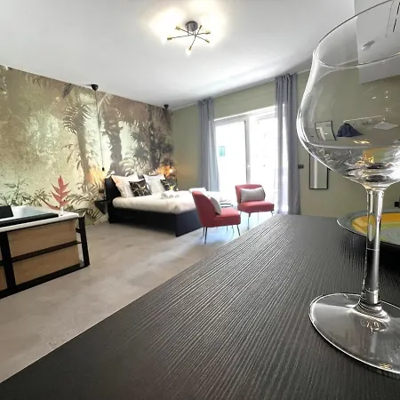Heliconia Apartment *
